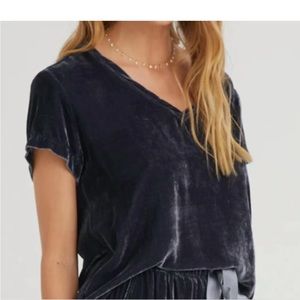Bella Dahl velvet V-neck tee. Blue szL